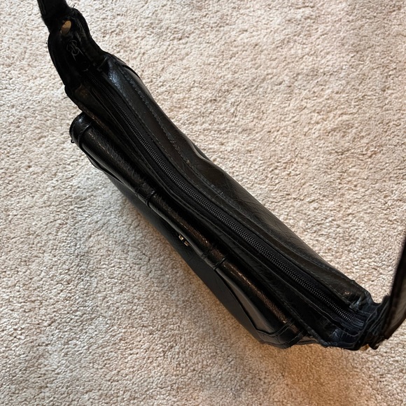 Structured Black Leather Shoulder Bag - Picture 2 of 7